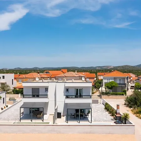 Pinek Villa